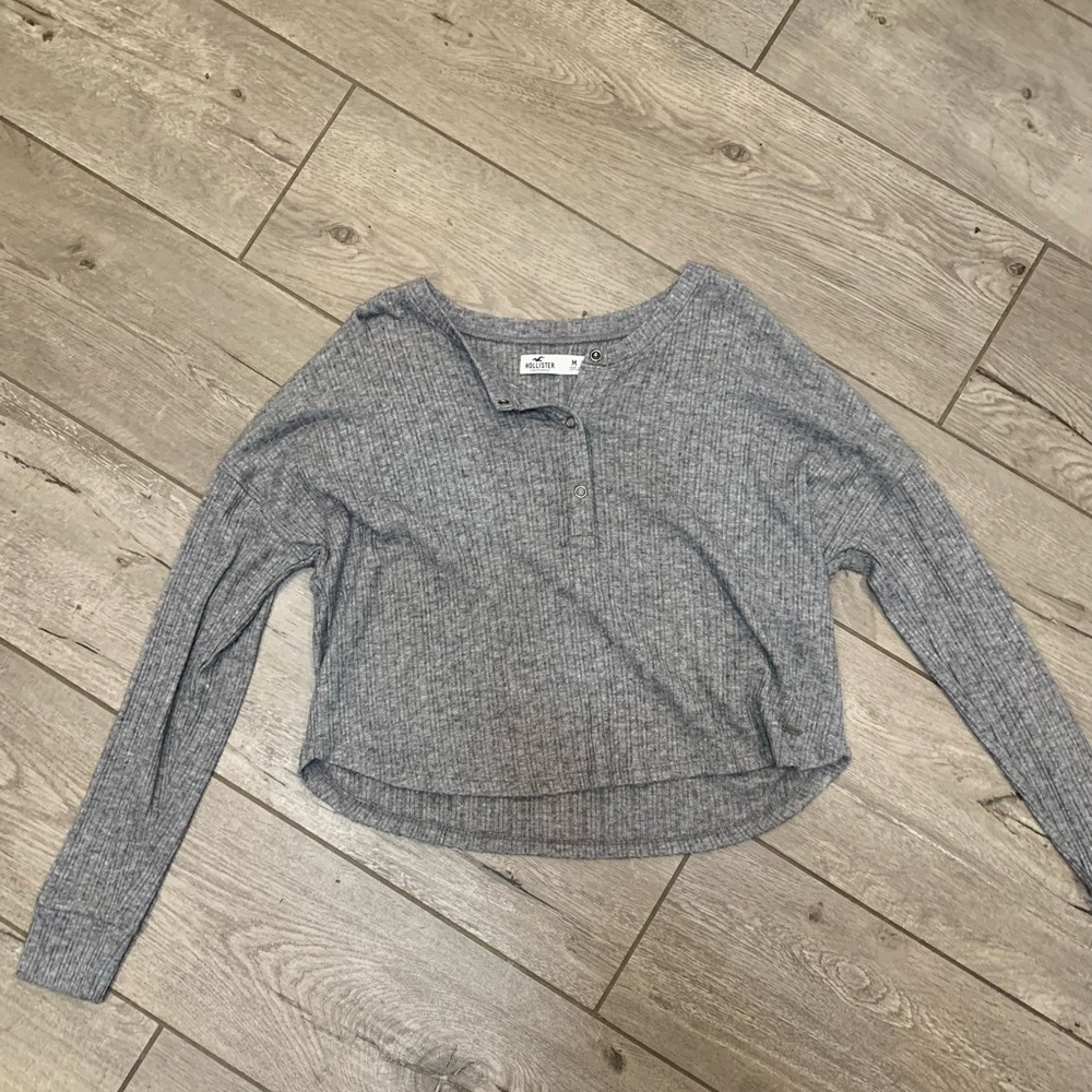 Hollister top